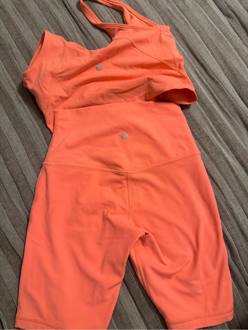 Lululemon Raspberry cream Align set - Picture 3 of 4